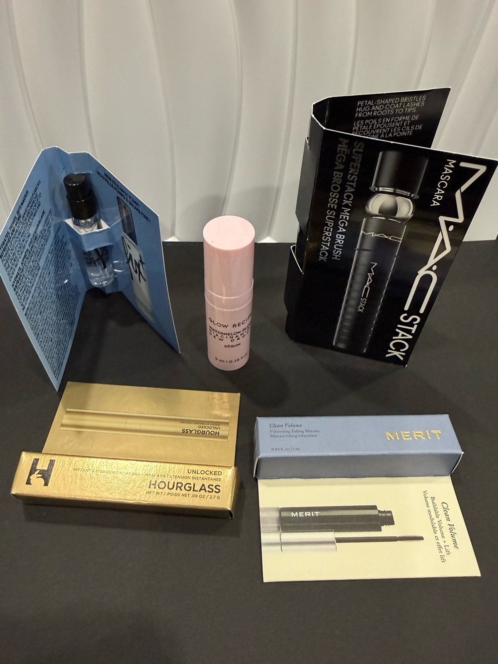 Cosmetic sample - Picture 2 of 4